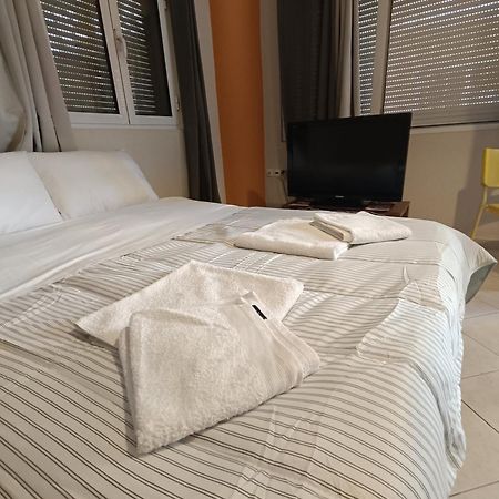Cozy Apartment In The Center Of Aighion Achaia - Ground Floor - Ισόγειο Στουντιο Aigio Exterior foto