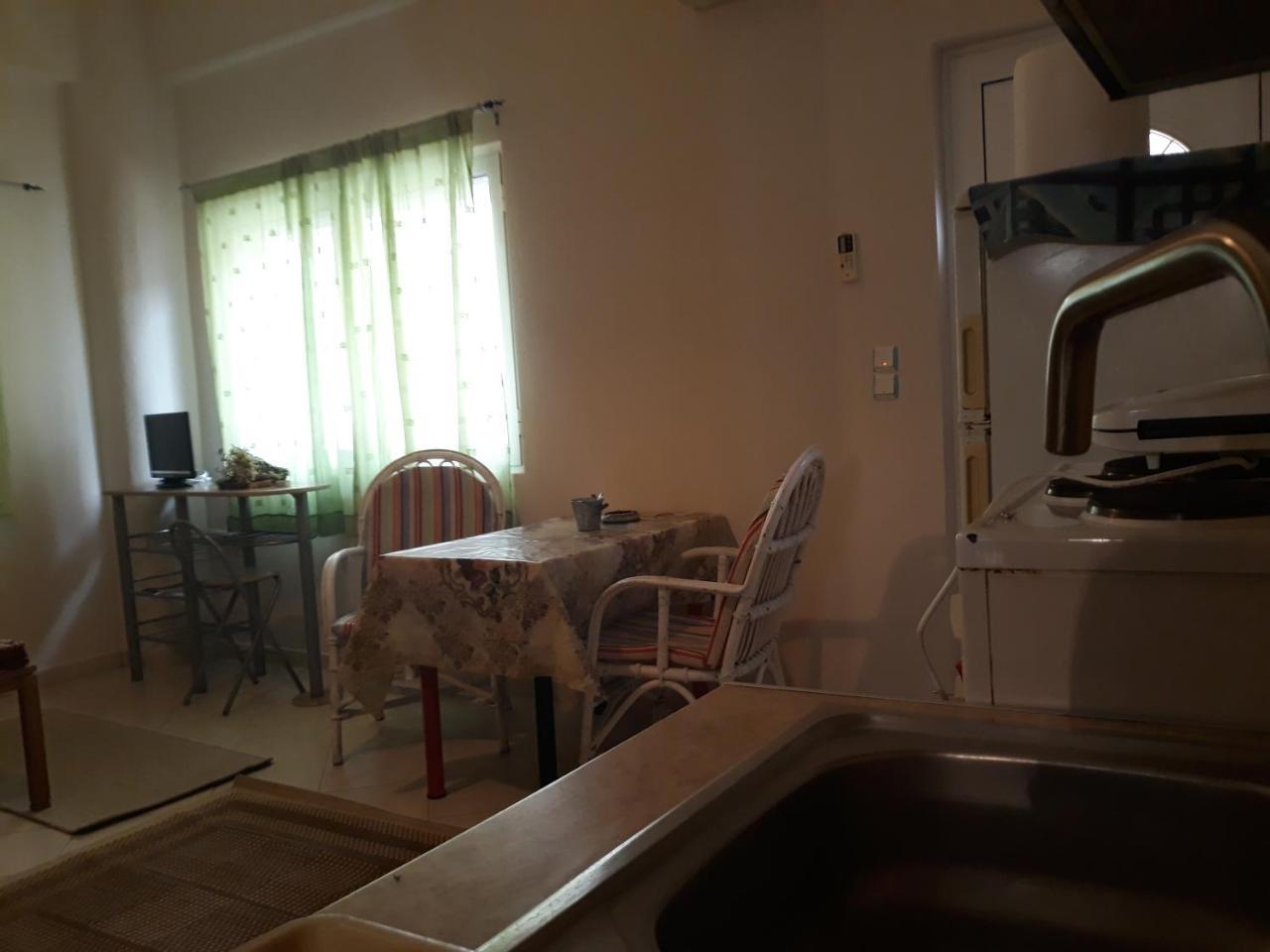 Cozy Apartment In The Center Of Aighion Achaia - Ground Floor - Ισόγειο Στουντιο Aigio Exterior foto